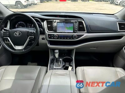 Zdjęcie 9 z 13 samochodu: 2017 TOYOTA HIGHLANDER XLE VIN:5TDJZRFH4HS381579 - miniatura