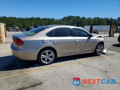 Trzecie zdjęcie samochodu z tyłu: 2015 VOLKSWAGEN PASSAT SE VIN:1VWBV7A33FC038743 - miniatura