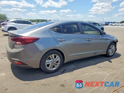 Trzecie zdjęcie samochodu z tyłu: 2019 HYUNDAI ELANTRA SEL VIN:5NPD84LF3KH444674 - miniatura