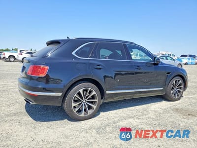 Trzecie zdjęcie samochodu z tyłu: 2017 BENTLEY BENTAYGA VIN:SJAAC2ZV5HC016003 - miniatura