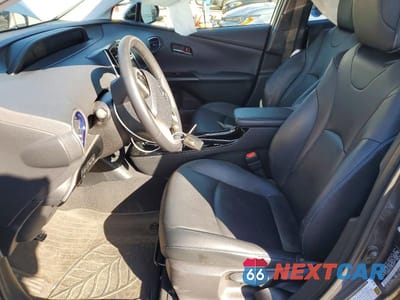 Zdjęcie 7 z 12 samochodu: 2018 TOYOTA PRIUS THREE TOURING VIN:JTDKARFU8J3065912 - miniatura