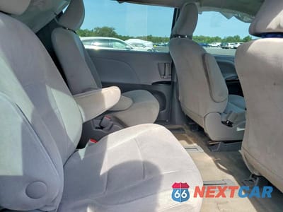 Zdjęcie 11 z 13 samochodu: 2017 TOYOTA SIENNA L 7-PASSENGER VIN:5TDZZ3DCXHS826415 - miniatura
