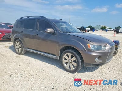 Czwarte zdjęcie samochodu z boku: 2011 MITSUBISHI OUTLANDER SE VIN:JA4AS3AW8BU011692 - miniatura