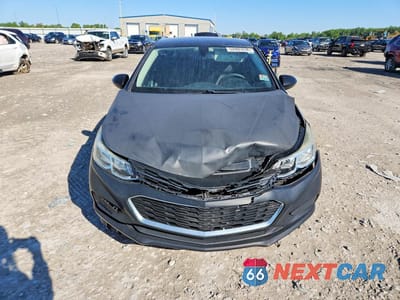 Piąte zdjęcie samochodu w środku: 2017 CHEVROLET CRUZE LS VIN:1G1BC5SMXH7250371 - miniatura