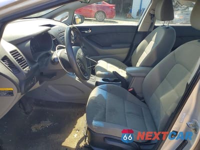 Zdjęcie 7 z 12 samochodu: 2014 KIA FORTE LX VIN:KNAFK4A61E5072766 - miniatura