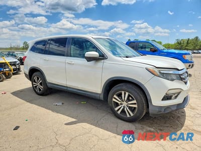 Czwarte zdjęcie samochodu z boku: 2017 HONDA PILOT EXL VIN:5FNYF6H50HB015809 - miniatura