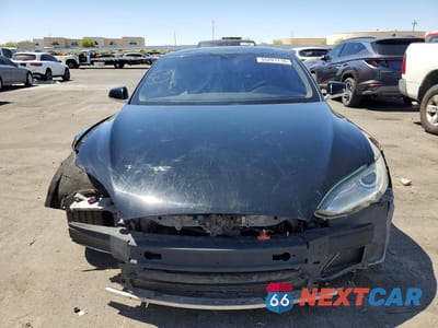 Piąte zdjęcie samochodu w środku: 2013 TESLA MODEL S VIN:5YJSA1CN4DFP04485 - miniatura