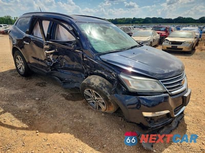 Czwarte zdjęcie samochodu z boku: 2017 CHEVROLET TRAVERSE LT VIN:1GNKRHKDXHJ122133 - miniatura