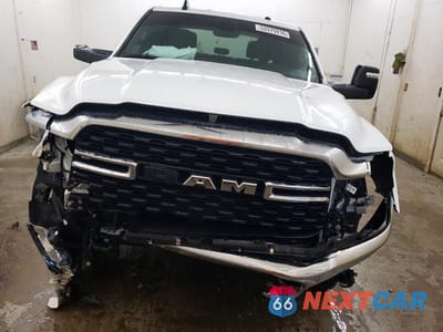 Piąte zdjęcie samochodu w środku: 2024 RAM 2500 BIG HORN VIN:3C6UR5DJ1RG365147 - miniatura