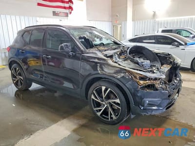 Czwarte zdjęcie samochodu z boku: 2020 VOLVO XC40 T5 R-DESIGN VIN:YV4162UM8L2274919 - miniatura