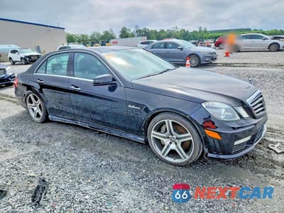Czwarte zdjęcie samochodu z boku: 2011 MERCEDES-BENZ E 63 AMG VIN:WDDHF7HB0BA313195 - miniatura