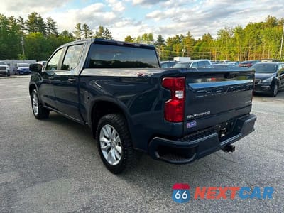 Trzecie zdjęcie samochodu z tyłu: 2022 CHEVROLET SILVERADO K1500 CUSTOM VIN:1GCPDBEK7NZ549593 - miniatura