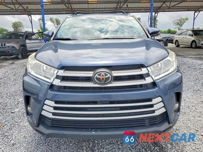 Piąte zdjęcie samochodu w środku: 2019 TOYOTA HIGHLANDER XLE VIN:5TDKZRFH9KS326864 - miniatura
