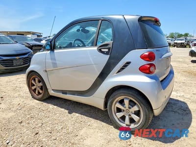 Drugie zdjęcie samochodu z przodu: 2012 SMART FORTWO PURE VIN:WMEEJ3BA7CK568007 - miniatura