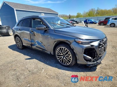 Czwarte zdjęcie samochodu z boku: 2025 AUDI SQ5 PREMIUM PLUS VIN:WA125AGU0S2022574 - miniatura