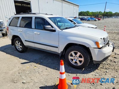 Czwarte zdjęcie samochodu z boku: 2008 JEEP GRAND CHEROKEE LAREDO VIN:1J8GR48K28C238100 - miniatura