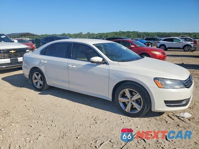 Czwarte zdjęcie samochodu z boku: 2015 VOLKSWAGEN PASSAT SE VIN:1VWBT7A36FC060810 - miniatura