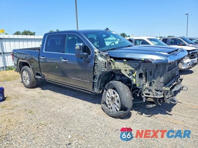 Czwarte zdjęcie samochodu z boku: 2020 GMC SIERRA K2500 DENALI VIN:1GT49REY6LF318992 - miniatura