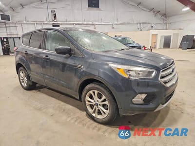 Czwarte zdjęcie samochodu z boku: 2019 FORD ESCAPE SE VIN:1FMCU9GD0KUA86657 - miniatura