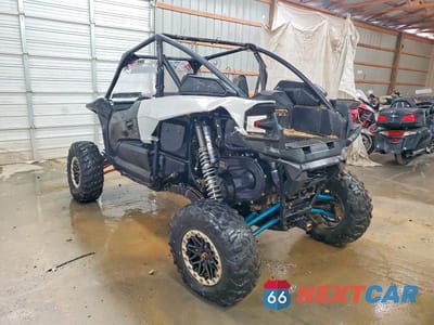 Trzecie zdjęcie samochodu z tyłu: 2024 KAWASAKI TERYX UTILITY VEHICLE VIN:JKARFCA13RB520798 - miniatura