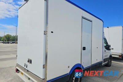 Czwarte zdjęcie samochodu z boku: 2022 FORD TRANSIT T-350 VIN:1FDBW5Z84NKA20191 - miniatura