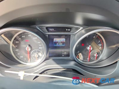 Zdjęcie 9 z 12 samochodu: 2018 MERCEDES-BENZ CLA 250 VIN:WDDSJ4EB3JN525264 - miniatura