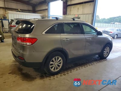 Trzecie zdjęcie samochodu z tyłu: 2017 KIA SORENTO LX VIN:5XYPG4A39HG192437 - miniatura