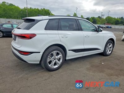 Trzecie zdjęcie samochodu z tyłu: 2025 AUDI Q6 E-TRON PREMIUM VIN:WA112BGF9SA021196 - miniatura