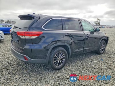 Trzecie zdjęcie samochodu z tyłu: 2018 TOYOTA HIGHLANDER XLE VIN:5TDJZRFH3JS828067 - miniatura