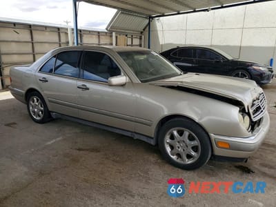 Czwarte zdjęcie samochodu z boku: 1996 MERCEDES-BENZ E 320 VIN:WDBJF55F4TJ005101 - miniatura