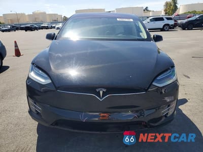 Piąte zdjęcie samochodu w środku: 2019 TESLA MODEL X VIN:5YJXCBE23KF160549 - miniatura