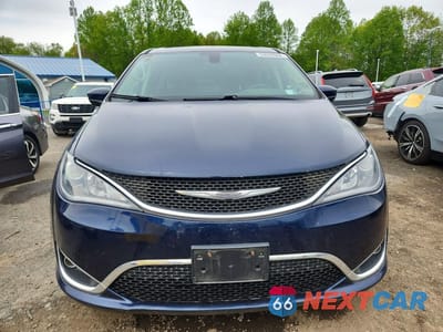Piąte zdjęcie samochodu w środku: 2017 CHRYSLER PACIFICA TOURING L VIN:2C4RC1BG7HR788436 - miniatura