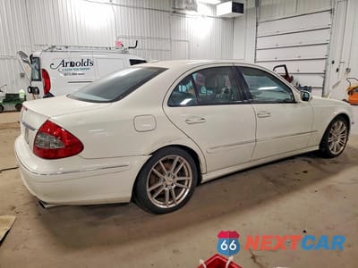 Trzecie zdjęcie samochodu z tyłu: 2007 MERCEDES-BENZ E 350 4MATIC VIN:WDBUF87X37X215146 - miniatura