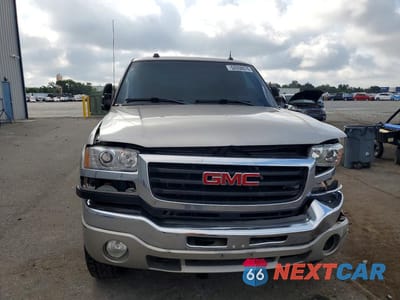 Piąte zdjęcie samochodu w środku: 2005 GMC SIERRA K2500 HEAVY DUTY VIN:1GTHK23G05F936092 - miniatura