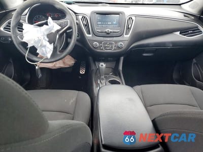 Zdjęcie 8 z 12 samochodu: 2017 CHEVROLET MALIBU LS VIN:1G1ZB5ST3HF100438 - miniatura