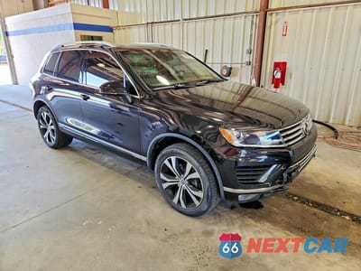 Czwarte zdjęcie samochodu z boku: 2017 VOLKSWAGEN TOUAREG WOLFSBURG VIN:WVGRF7BPXHD006039 - miniatura