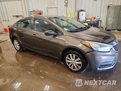 Czwarte zdjęcie samochodu z boku: 2014 KIA FORTE LX VIN:KNAFX4A66E5123390 - miniatura