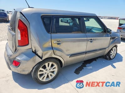 Trzecie zdjęcie samochodu z tyłu: 2012 KIA SOUL + VIN:KNDJT2A69C7426324 - miniatura