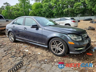 Czwarte zdjęcie samochodu z boku: 2013 MERCEDES-BENZ C 250 VIN:WDDGF4HB2DR275080 - miniatura
