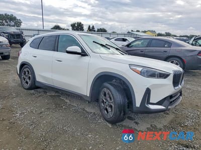Czwarte zdjęcie samochodu z boku: 2023 BMW X1 XDRIVE28I VIN:WBX73EF0XP5Y21522 - miniatura