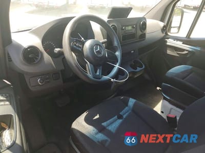 Zdjęcie 8 z 13 samochodu: 2019 MERCEDES BENZ SPRINTER 2500 REFRIGERATED DELIVERY VAN VIN:WD4PF1CD1KP070284 - miniatura