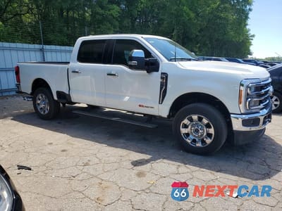 Czwarte zdjęcie samochodu z boku: 2023 FORD F350 SUPER DUTY VIN:1FT8W3BM0PED12772 - miniatura
