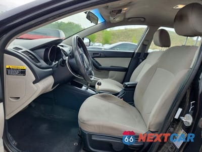 Zdjęcie 7 z 13 samochodu: 2010 KIA FORTE EX VIN:KNAFU4A2XA5063954 - miniatura