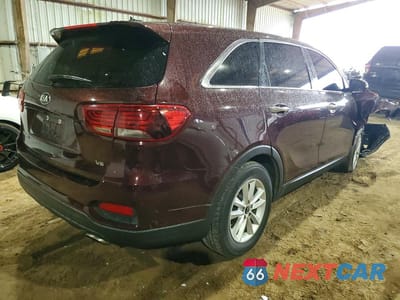 Trzecie zdjęcie samochodu z tyłu: 2020 KIA SORENTO S VIN:5XYPG4A56LG615887 - miniatura