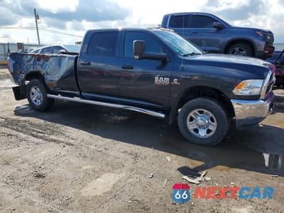 Czwarte zdjęcie samochodu z boku: 2018 RAM 2500 ST VIN:3C6UR5HL4JG134145 - miniatura