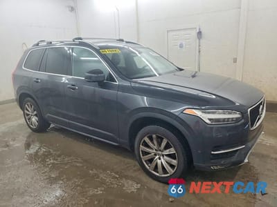 Czwarte zdjęcie samochodu z boku: 2016 VOLVO XC90 T6 VIN:YV4A22PKXG1064775 - miniatura