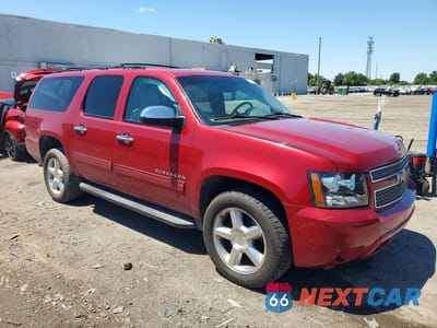 Czwarte zdjęcie samochodu z boku: 2014 CHEVROLET SUBURBAN K1500 LS VIN:1GNSKHE72ER180017 - miniatura