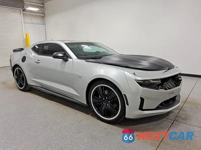 Czwarte zdjęcie samochodu z boku: 2019 CHEVROLET CAMARO LS VIN:1G1FB1RX0K0131015 - miniatura