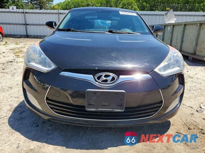 Piąte zdjęcie samochodu w środku: 2015 HYUNDAI VELOSTER BASE VIN:KMHTC6AD8FU225465 - miniatura