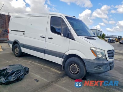 Czwarte zdjęcie samochodu z boku: 2015 MERCEDES-BENZ SPRINTER 2500 VIN:WD3PE7DCXF5981098 - miniatura